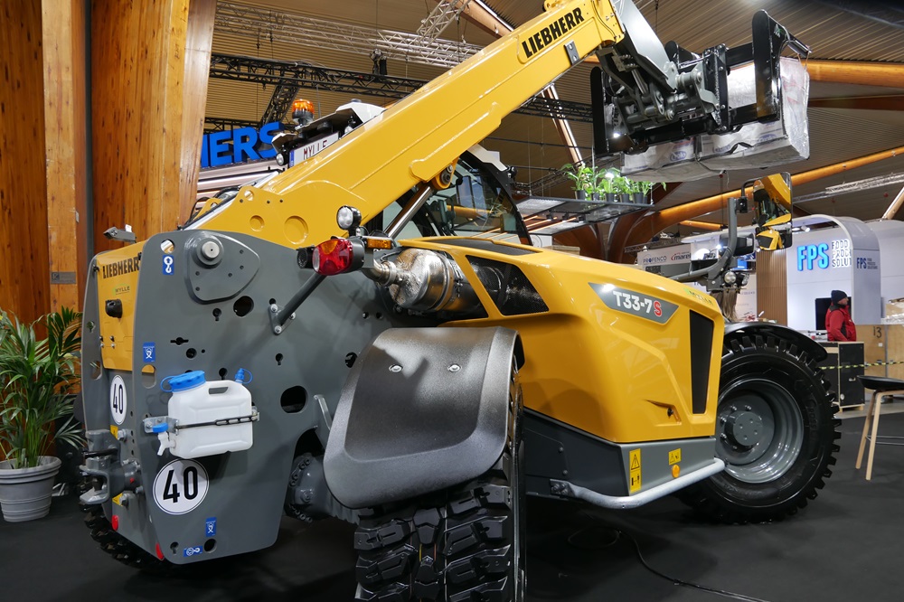 Gespot op Interpom: Liebherr T33-7S telescooplader